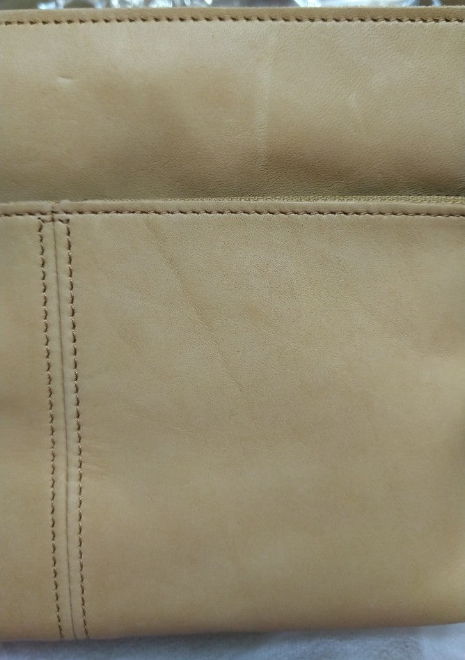 【訳アリ品】日本製／馬革／軽い／キャメル／薄いキャメル／ヨコ型／ショルダーバッグ／557133【在庫限り】