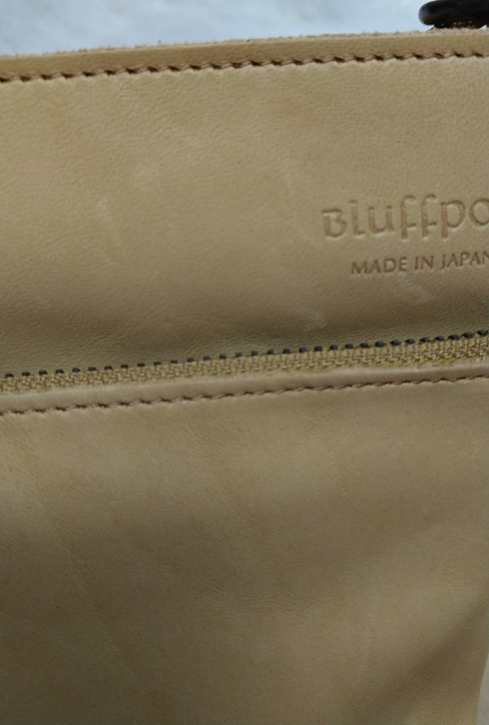 【訳アリ品】日本製／馬革／軽い／キャメル／薄いキャメル／ヨコ型／ショルダーバッグ／557133【在庫限り】