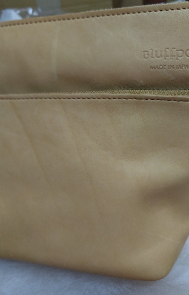 【訳アリ品】日本製／馬革／軽い／キャメル／薄いキャメル／ヨコ型／ショルダーバッグ／557133【在庫限り】