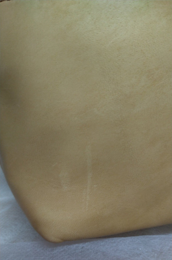 【訳アリ品】日本製／馬革／軽い／キャメル／薄いキャメル／ヨコ型／ショルダーバッグ／557133【在庫限り】