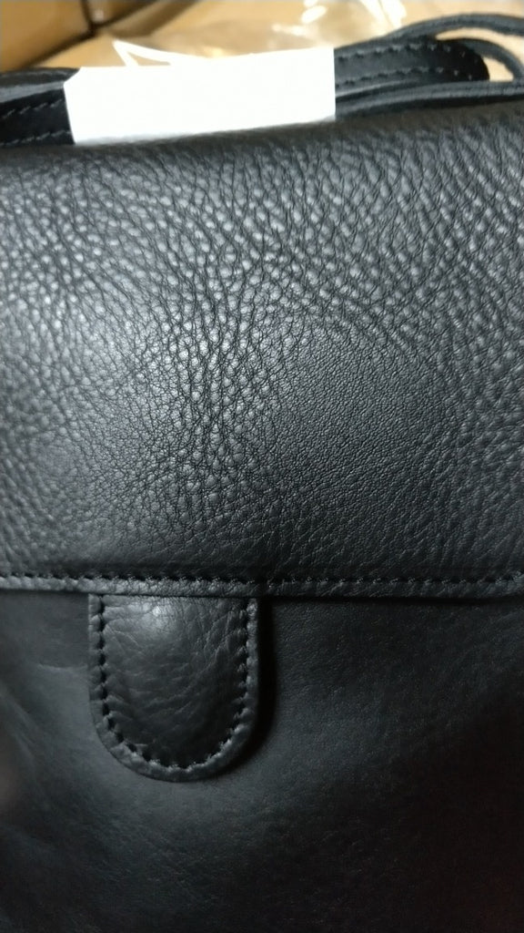 【訳アリ品】日本製／国産／撥水レザー／撥水／牛革／タテ型／スマホショルダー／ミニショルダー／コンパクト／ブラック／黒色／557187