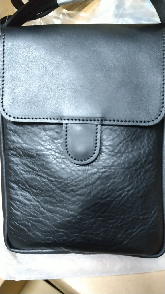 【訳アリ品】日本製／国産／撥水レザー／撥水／牛革／タテ型／スマホショルダー／ミニショルダー／コンパクト／ブラック／黒色／557187