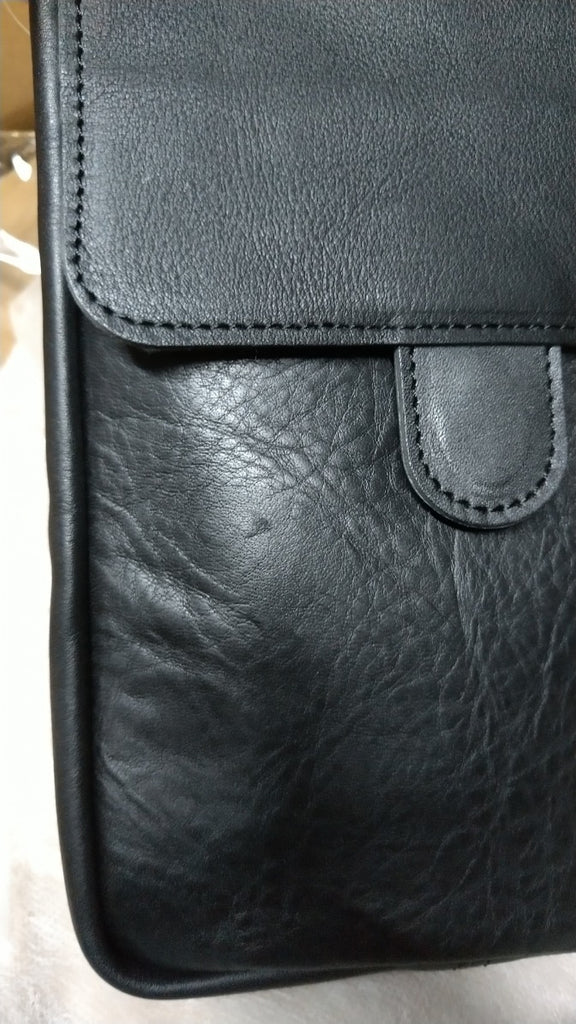 【訳アリ品】日本製／国産／撥水レザー／撥水／牛革／タテ型／スマホショルダー／ミニショルダー／コンパクト／ブラック／黒色／557187
