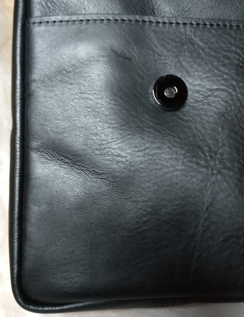 【訳アリ品】日本製／国産／撥水レザー／撥水／牛革／タテ型／スマホショルダー／ミニショルダー／コンパクト／ブラック／黒色／557187