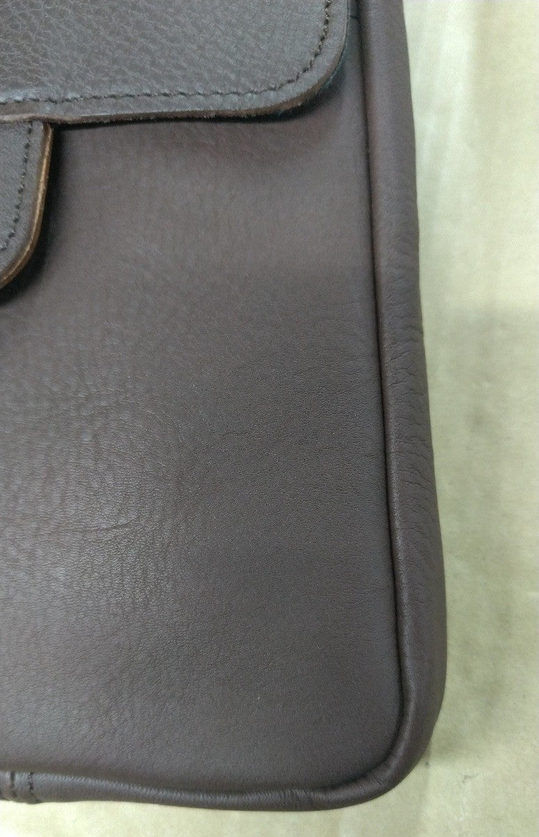 【訳アリ品】日本製／国産／撥水レザー／撥水／牛革／タテ型／スマホショルダー／ミニショルダー／ブラウン／チョコ色／557187
