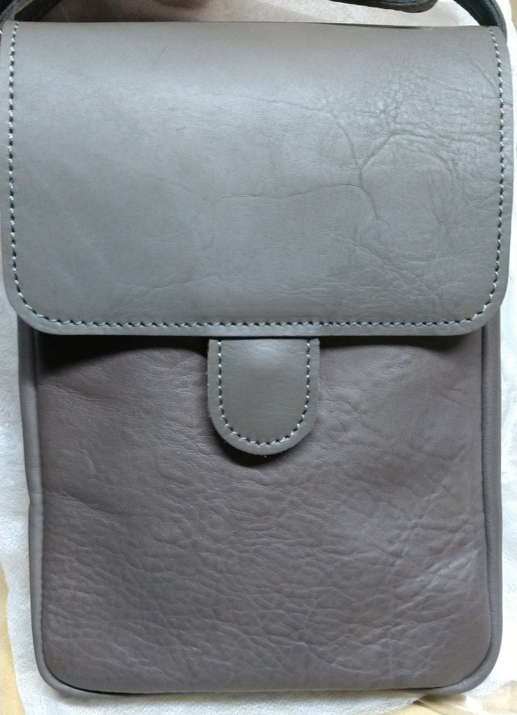 【訳アリ品】日本製／国産／撥水レザー／撥水／牛革／タテ型／スマホショルダー／ミニショルダー／グレー色／557187