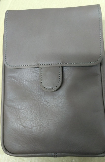 【訳アリ品】日本製／国産／撥水レザー／撥水／牛革／タテ型／スマホショルダー／ミニショルダー／グレー色／グレージュ／557187
