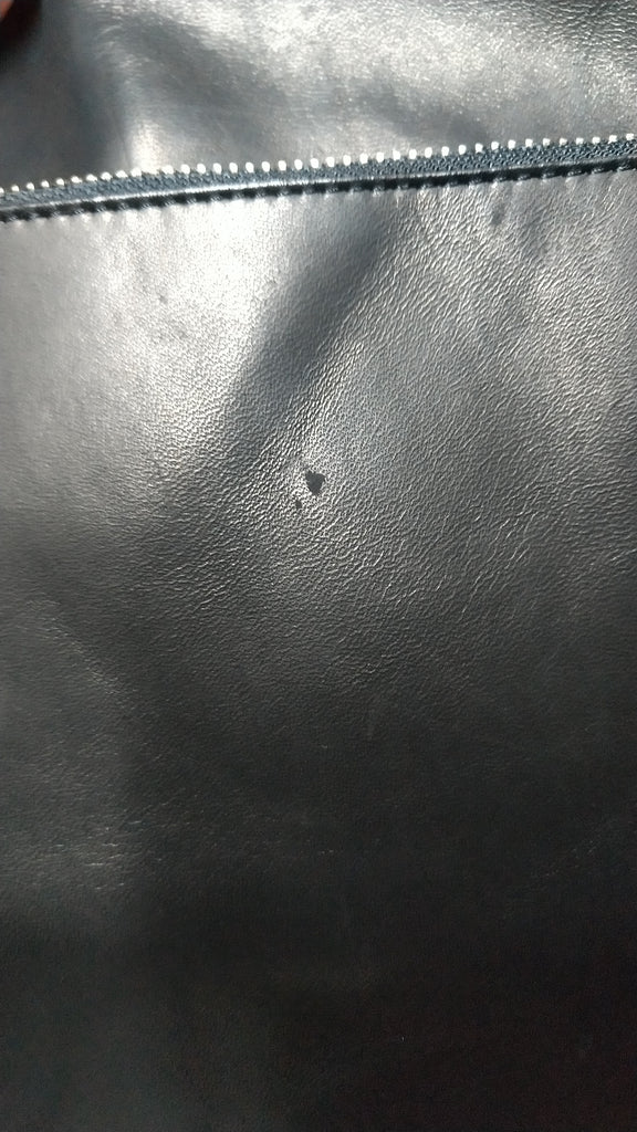 【最後の１本】日本製／国産／馬革／レザー／舟型／ショルダーバッグ／ブラック／黒色／大き目／557192【訳アリ品】