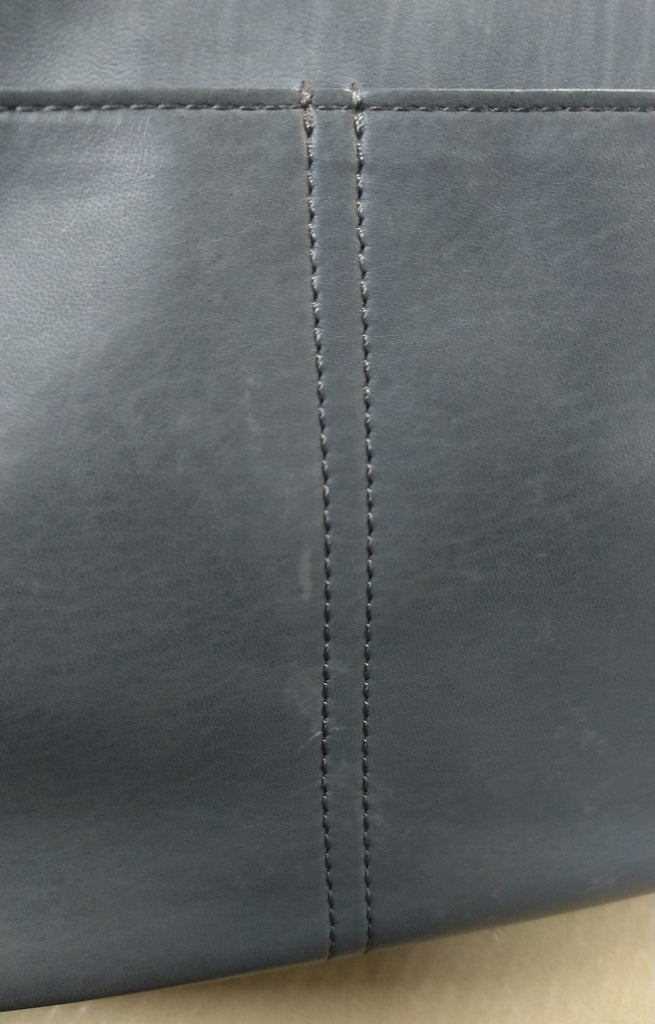 【最後の１本】【訳アリ品】日本製／国産／馬革／レザー／革／舟型／ショルダーバッグ／グレー／灰色／大きめ／557192