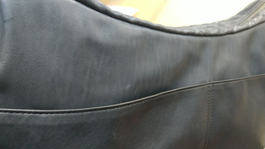 【最後の１本】【訳アリ品】日本製／国産／馬革／レザー／革／舟型／ショルダーバッグ／グレー／灰色／大きめ／557192