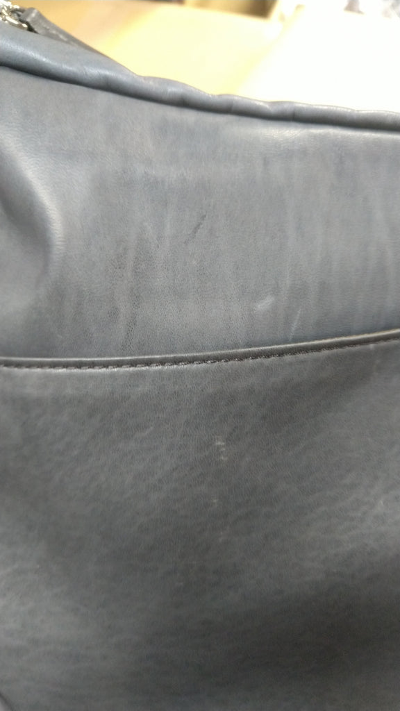 【最後の１本】【訳アリ品】日本製／国産／馬革／レザー／革／舟型／ショルダーバッグ／グレー／灰色／大きめ／557192