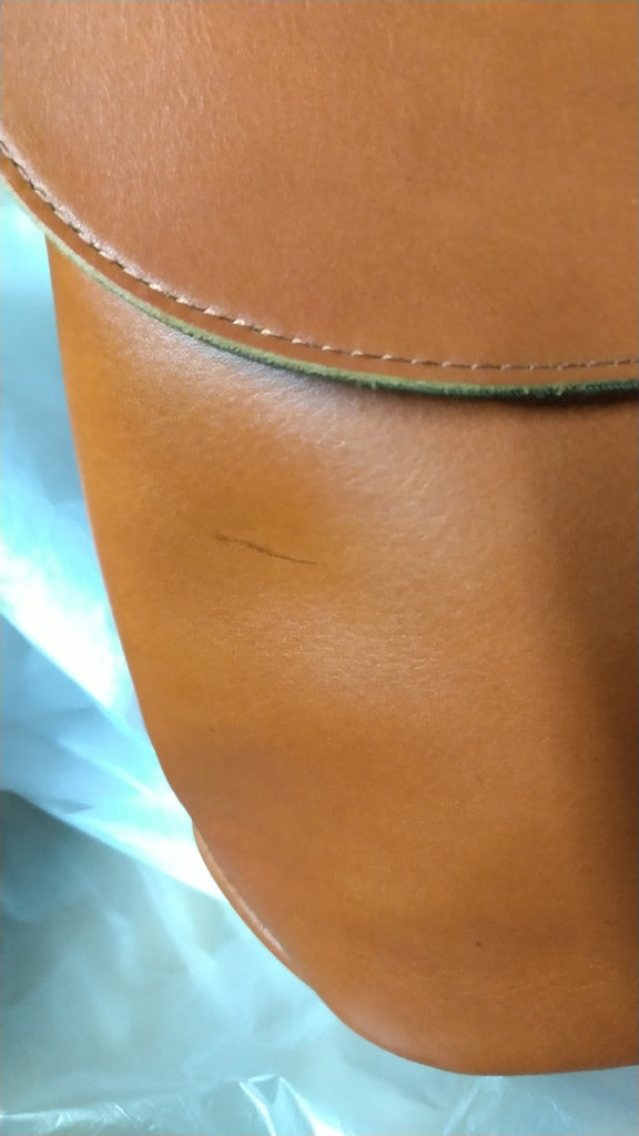 【訳アリ品】数量限定／日本製／国産／牛革／レザー／革製／ショルダーバッグ／カブセショルダー／使いやすい／軽量／前ポケット／557231