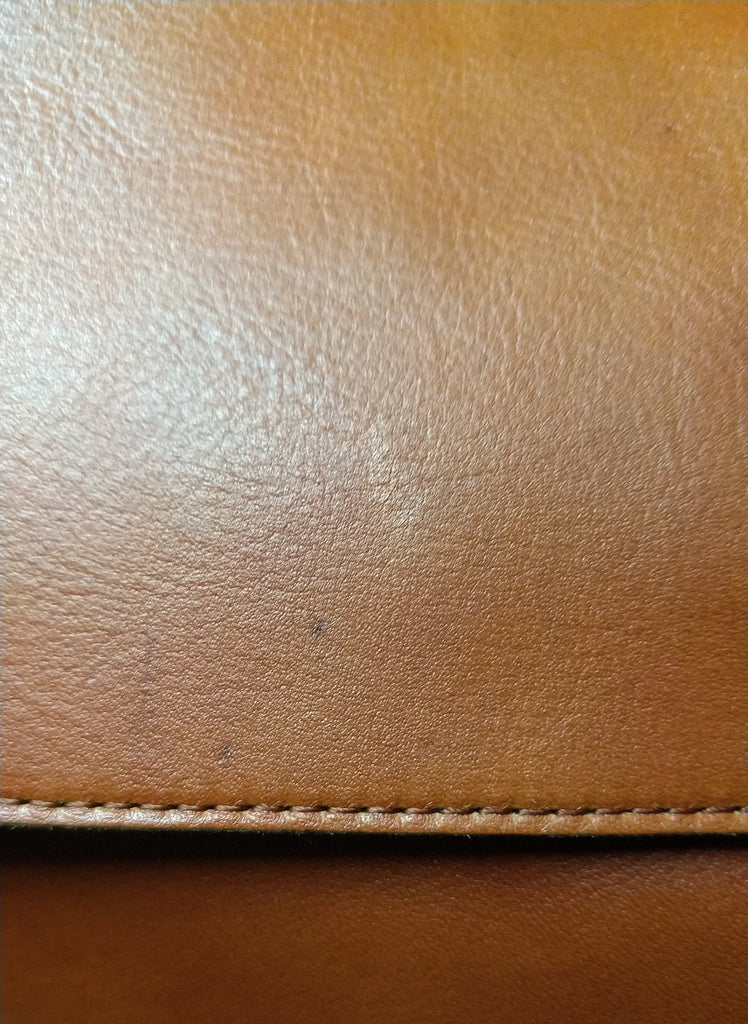 【訳アリ品】数量限定／日本製／国産／牛革／レザー／革製／ショルダーバッグ／カブセショルダー／使いやすい／軽量／前ポケット／557231