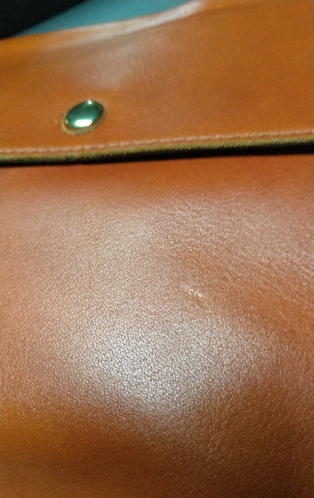 【訳アリ品】数量限定／日本製／国産／牛革／レザー／革製／ショルダーバッグ／カブセショルダー／使いやすい／軽量／前ポケット／557231