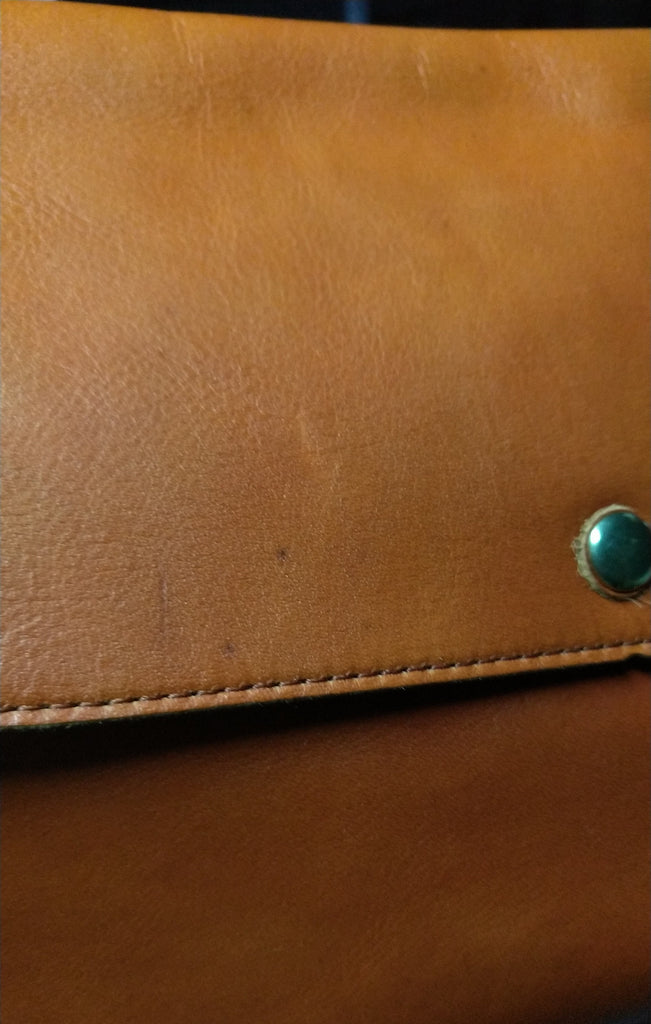 【訳アリ品】数量限定／日本製／国産／牛革／レザー／革製／ショルダーバッグ／カブセショルダー／使いやすい／軽量／前ポケット／557231