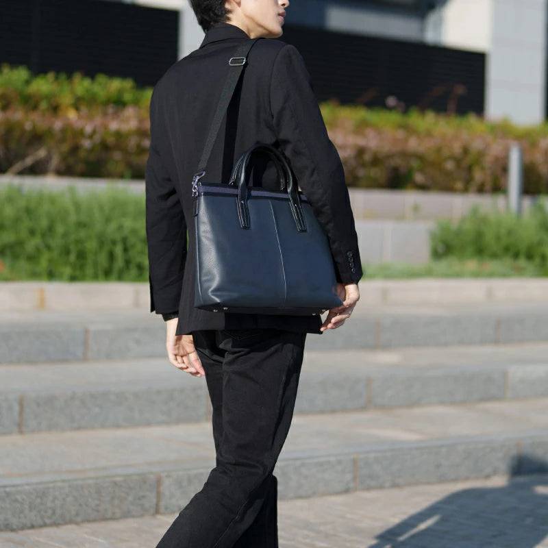 黒の合成皮革製ビジネスバッグ 黒の合成皮革製ビジネスバッグ