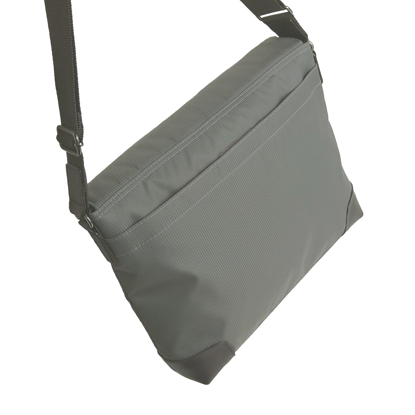 【EC限定】海外製／撥水／ヨコ型／ナイロン製／ショルダーバッグ／カブセショルダー／ブラック／黒色／グレー／VELBA／126024【在庫限り】