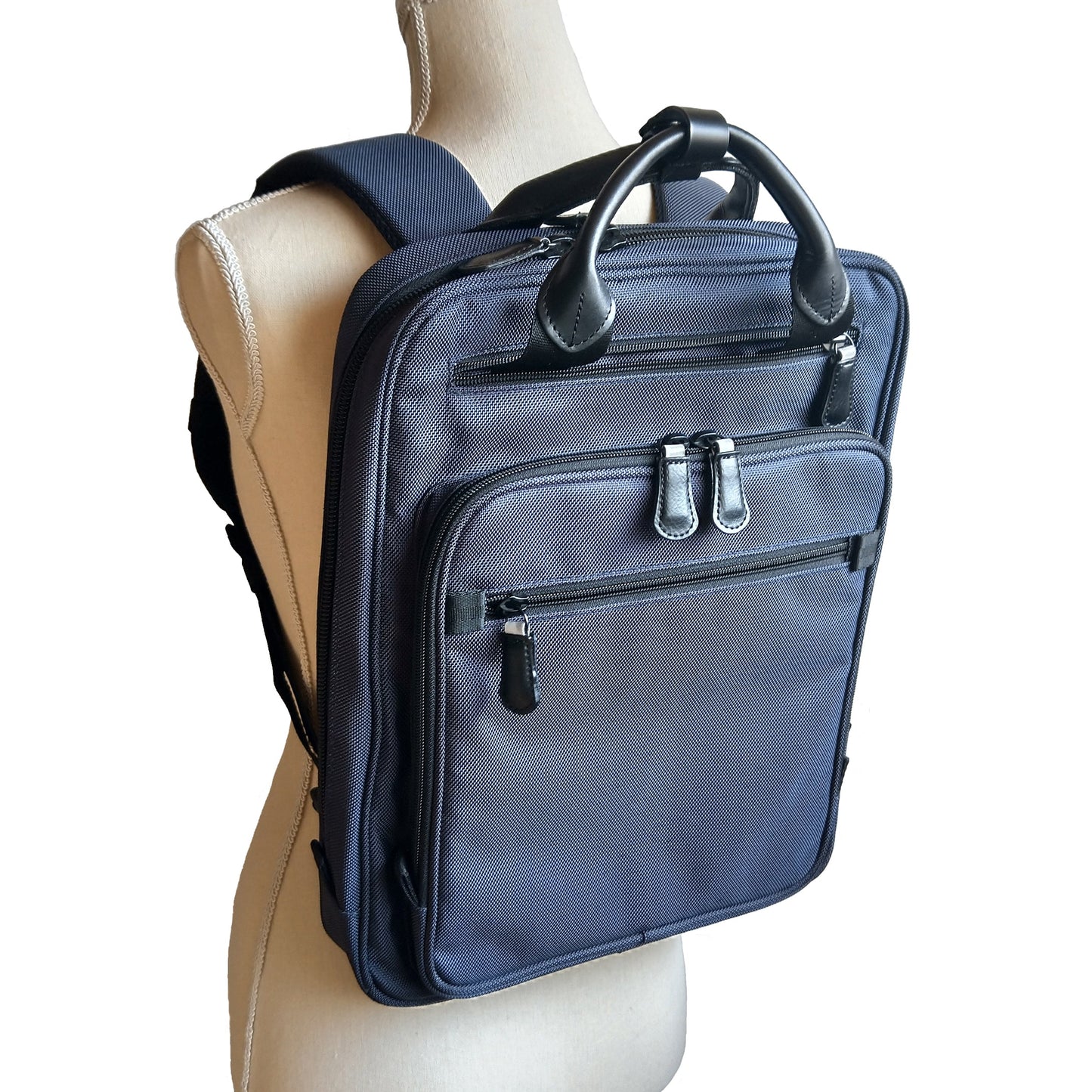 【訳アリ品】海外製／PC対応／自転車対応／A4対応／薄型／スリム型／２WAY／リュック／手提げ／ハンドル付／ブラック／黒色／126029