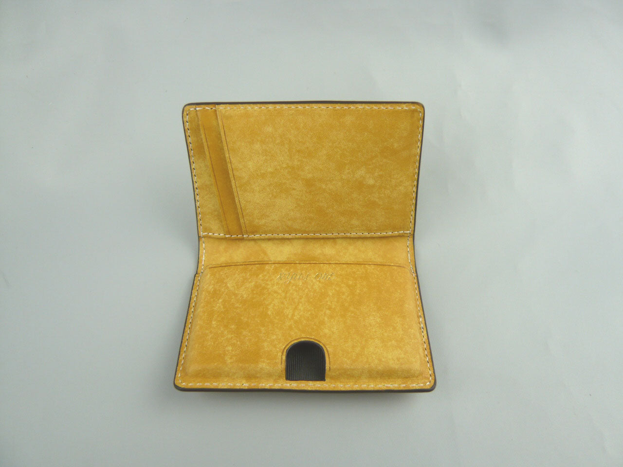 【訳アリ品】海外製／ヌメ革／革製／名刺入れ／箱入り／154060【在庫限り】