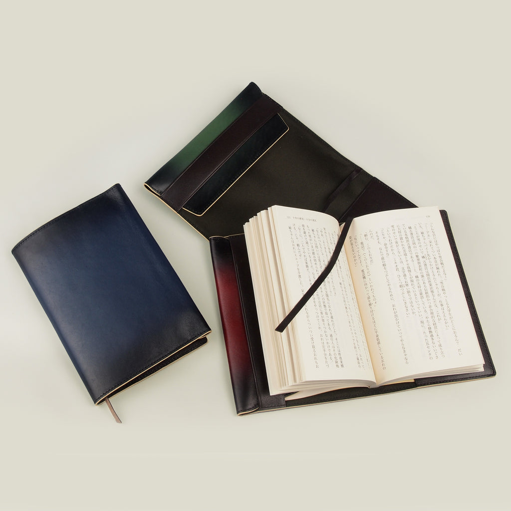 海外製／牛革／レザー／革製ブックカバー／文庫本対応／厚み調整可／読書／紙の本／プレゼントにも最適／ブックカバー／2025年ラッキーカラー／全3色／箱入り／154019／RYU'S ONE／GG