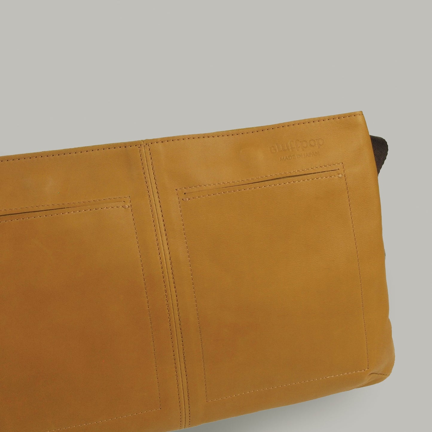 【訳アリ品】日本製／国産／馬革／サコッシュ／薄型／前ポケット／ショルダーバッグ／キャメル／557130【在庫限り】