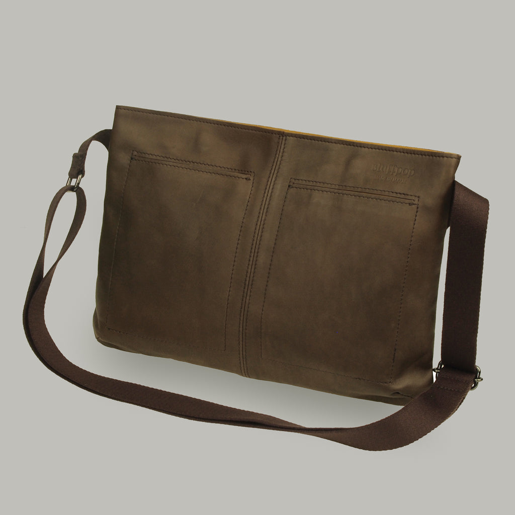【訳アリ品】日本製／国産／馬革／サコッシュ／薄型／ショルダーバッグ／ブラウン／チョコ色／557130