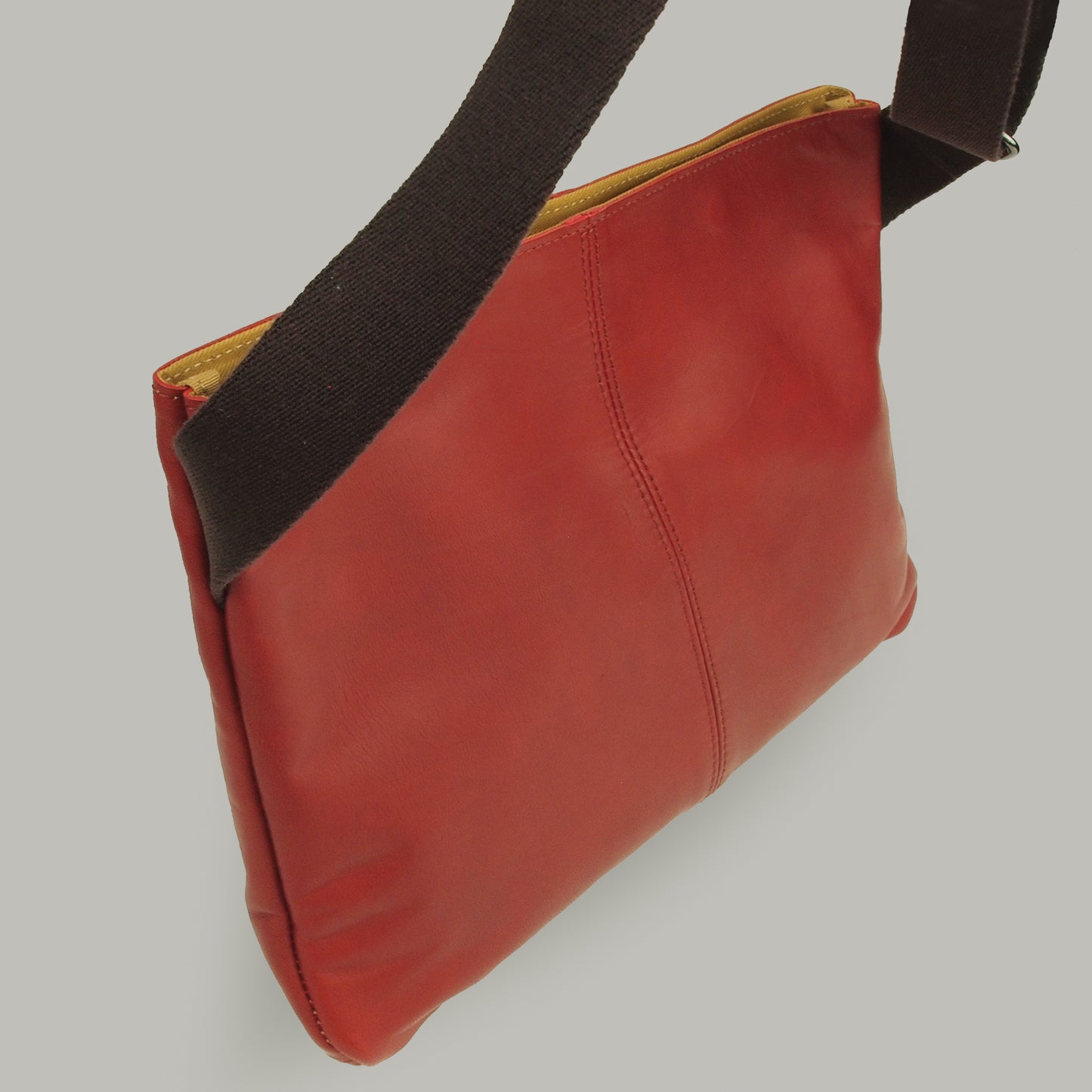 【訳アリ品】日本製／国産／薄マチ／薄型／馬革／サコッシュ／ショルダーバッグ／前ポケット／557130／ワイン色【在庫限り】