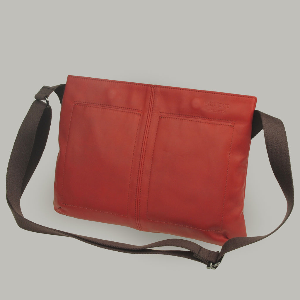 【訳アリ品】日本製／国産／薄マチ／薄型／馬革／サコッシュ／ショルダーバッグ／前ポケット／557130／ワイン色