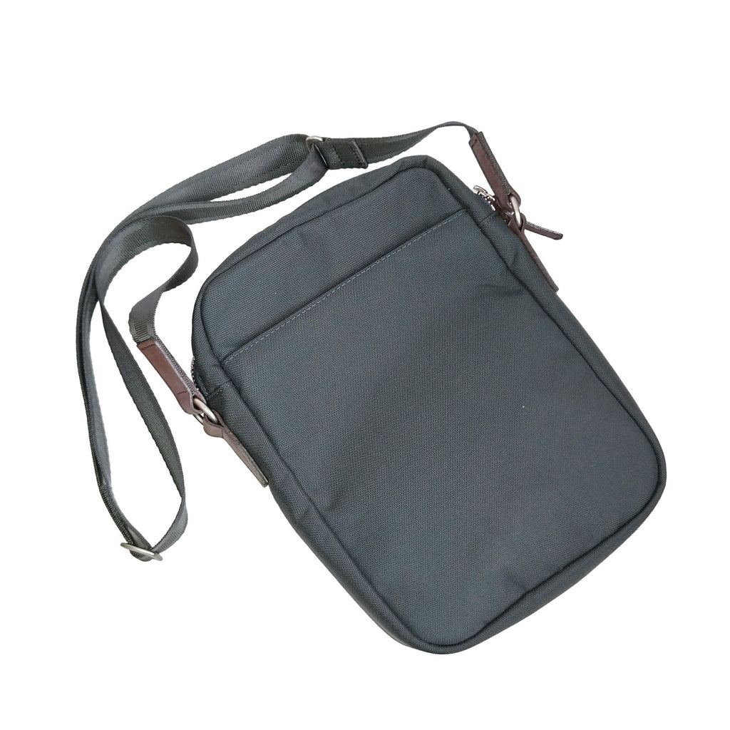 【訳アリ品】豊岡製／日本製／国産／ナイロン製／ショルダーバッグ／薄型／細マチ／カブセポケット／ファスナーポケット／背面ポケット／旅行／お出掛け／男女兼用／カーキ色／503050