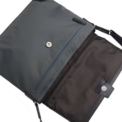 【EC限定】海外製／撥水／ヨコ型／ナイロン製／ショルダーバッグ／カブセショルダー／ブラック／黒色／グレー／VELBA／126024【在庫限り】